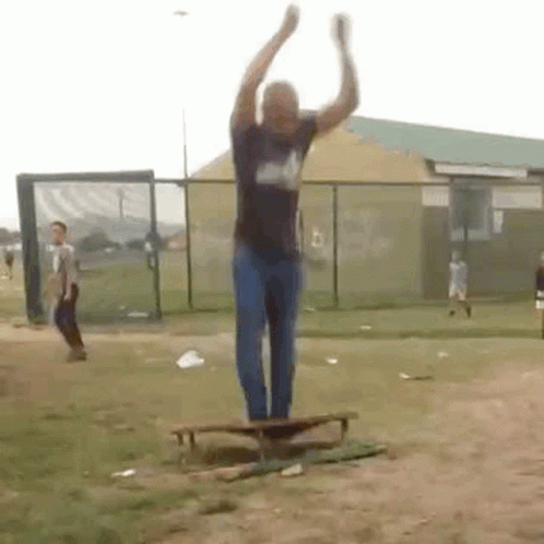 1698053847058.gif