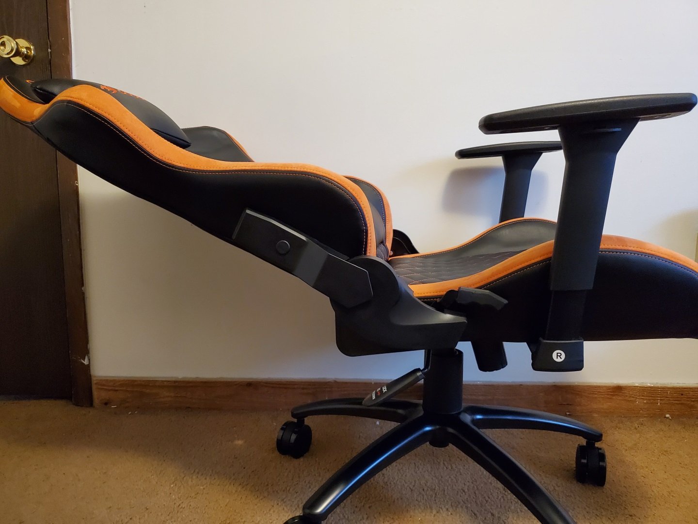 The Perfect Gaming Chair For The Big Boys!!! - Cougar Armor Titan