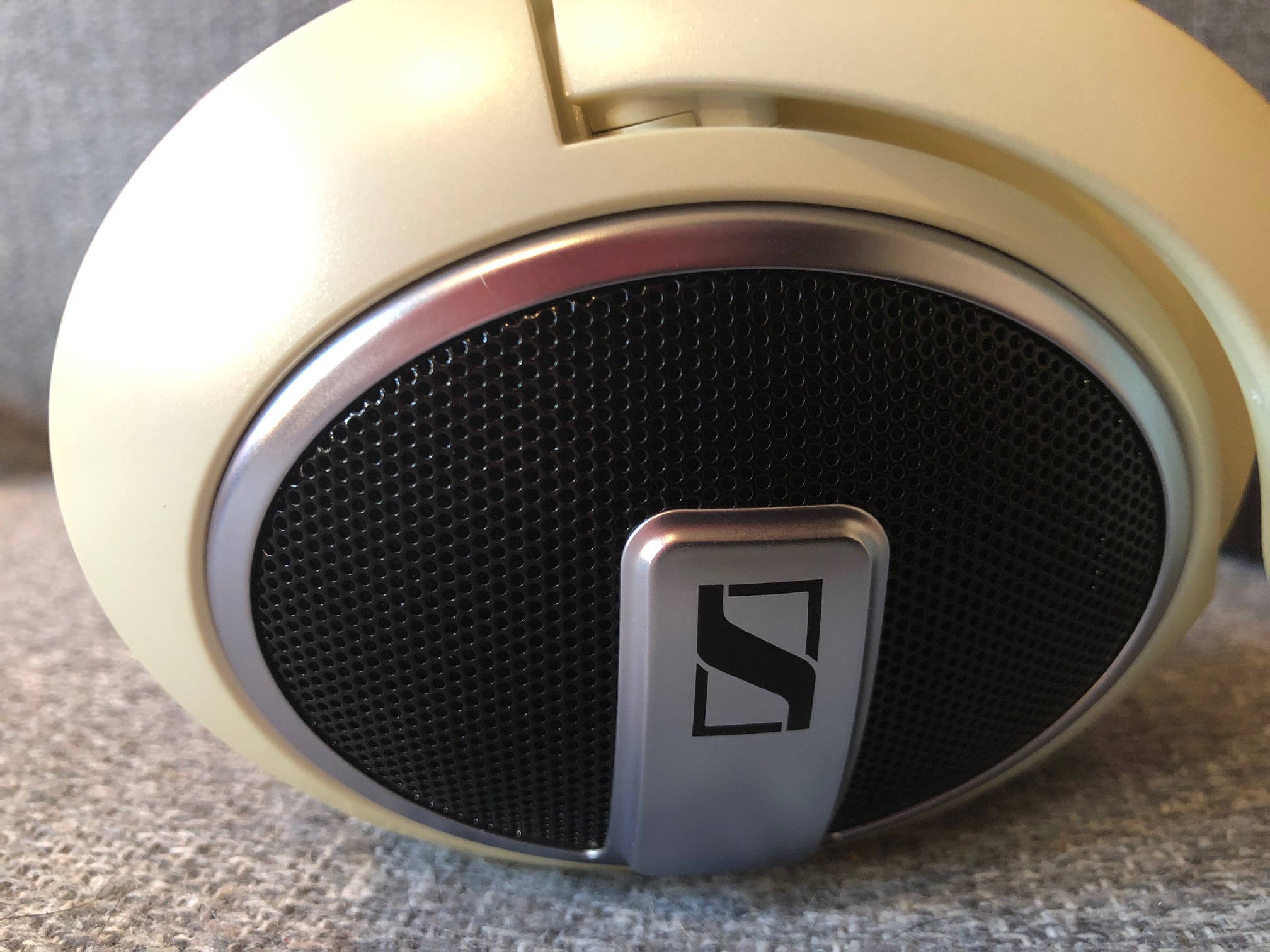 Sennheiser HD 599 Headphones Review (Hardware) - Official GBAtemp Review