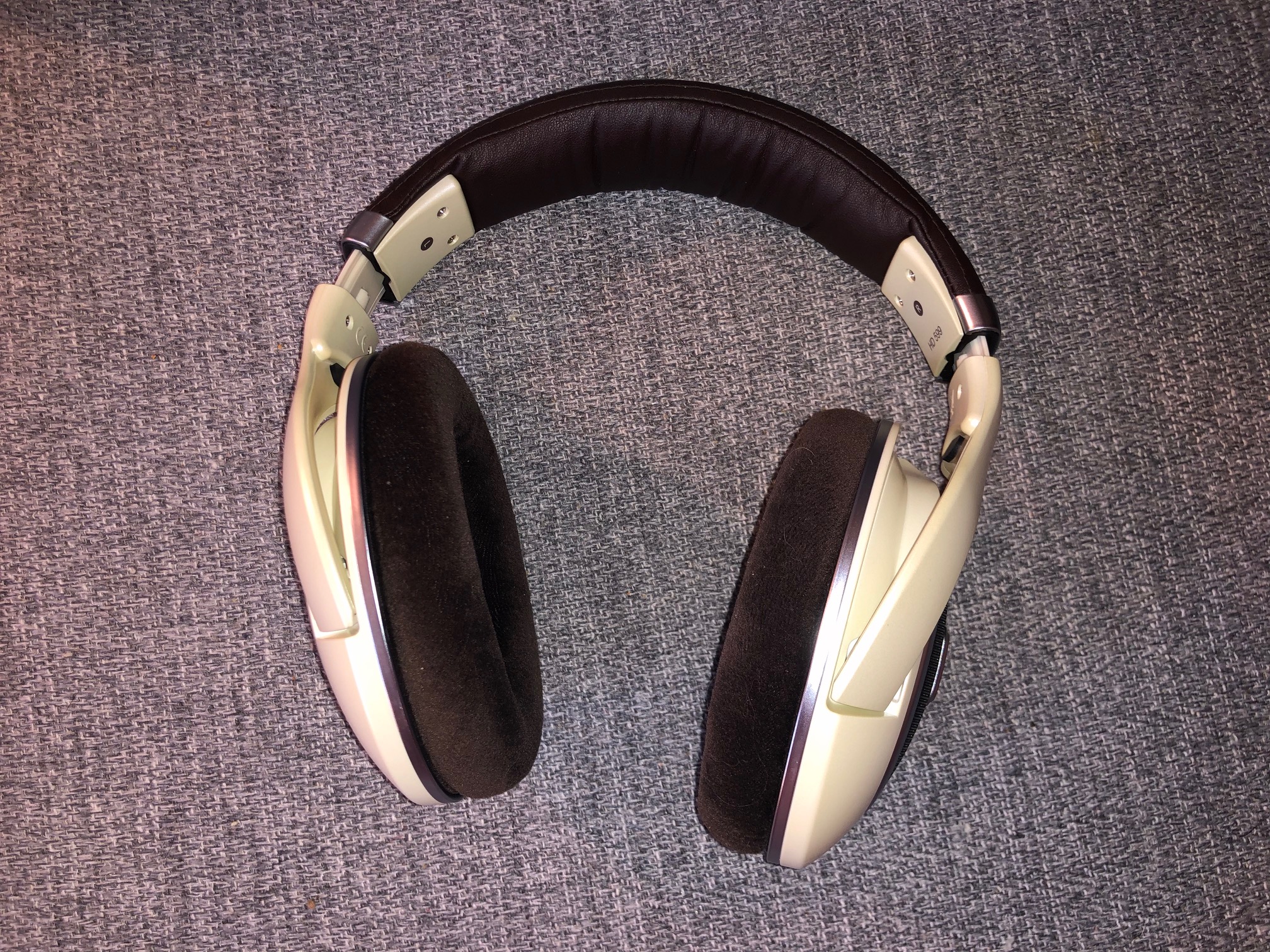 Sennheiser HD 599 Headphones Review (Hardware) - Official GBAtemp Review
