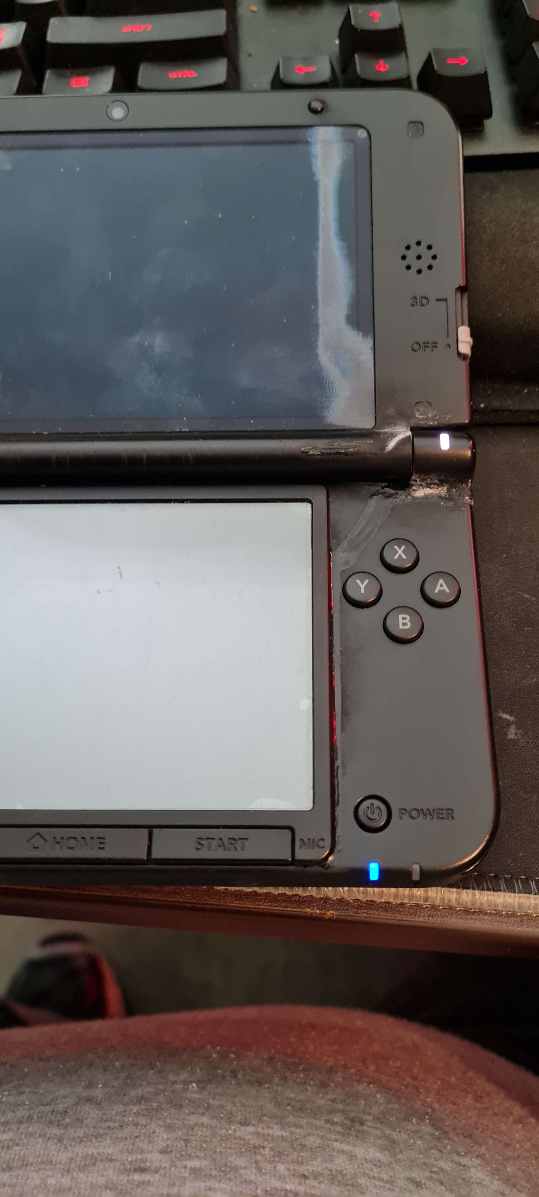 Bricked Old 3DS XL? Blue and White light come on for 3 seconds then turn  off.. No screen No boot nothing.. | GBAtemp.net - The Independent Video  Game Community