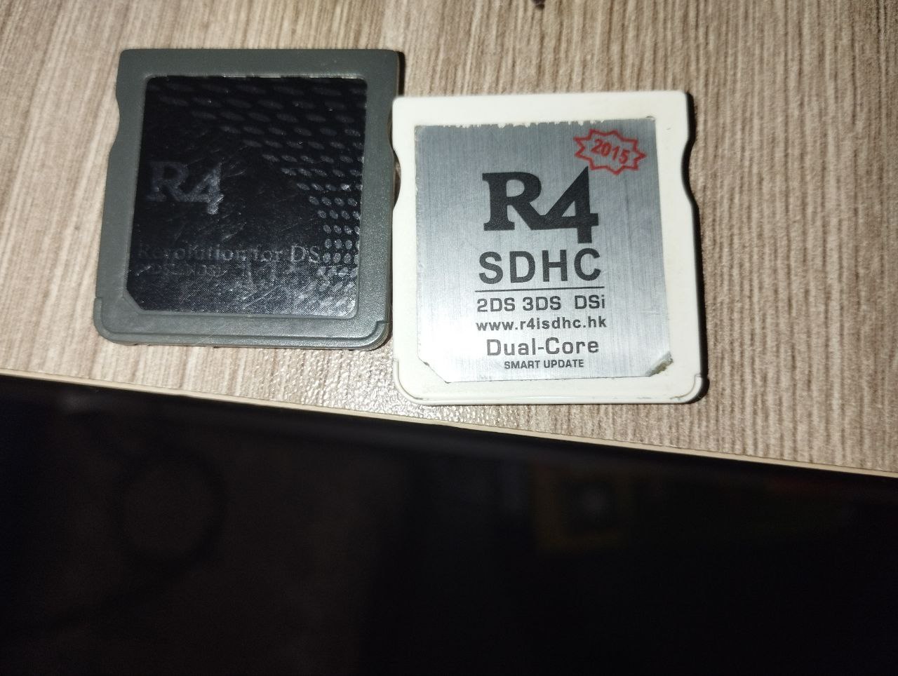 DS Flash Cards : R4 SDHC R4DS R4i DSi DStwo