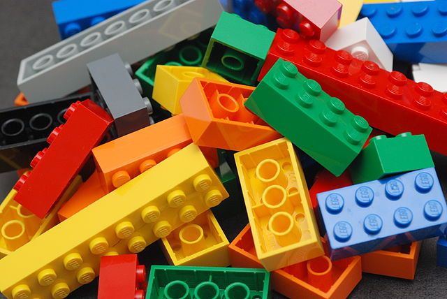 640px-lego_color_bricks-1.jpg