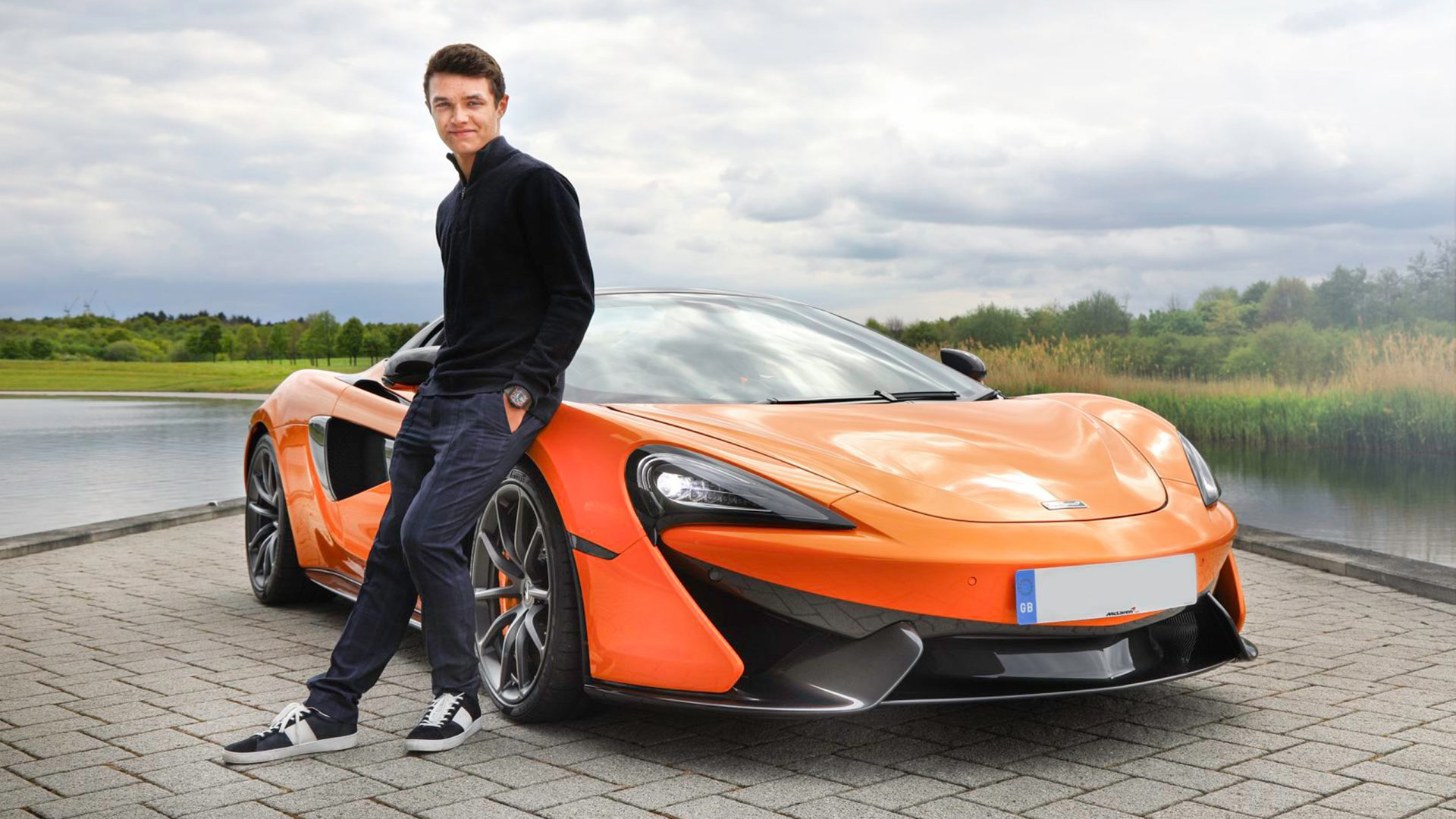 Lando-Norris-McLaren-Automotive-570S-Coupe-001.jpg