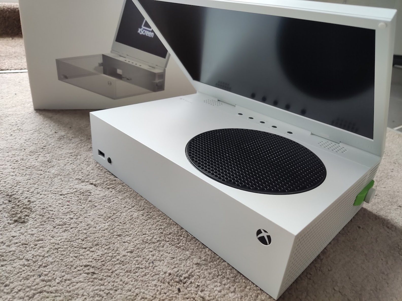 xScreen for Xbox Series S review: fun for travelling gamers