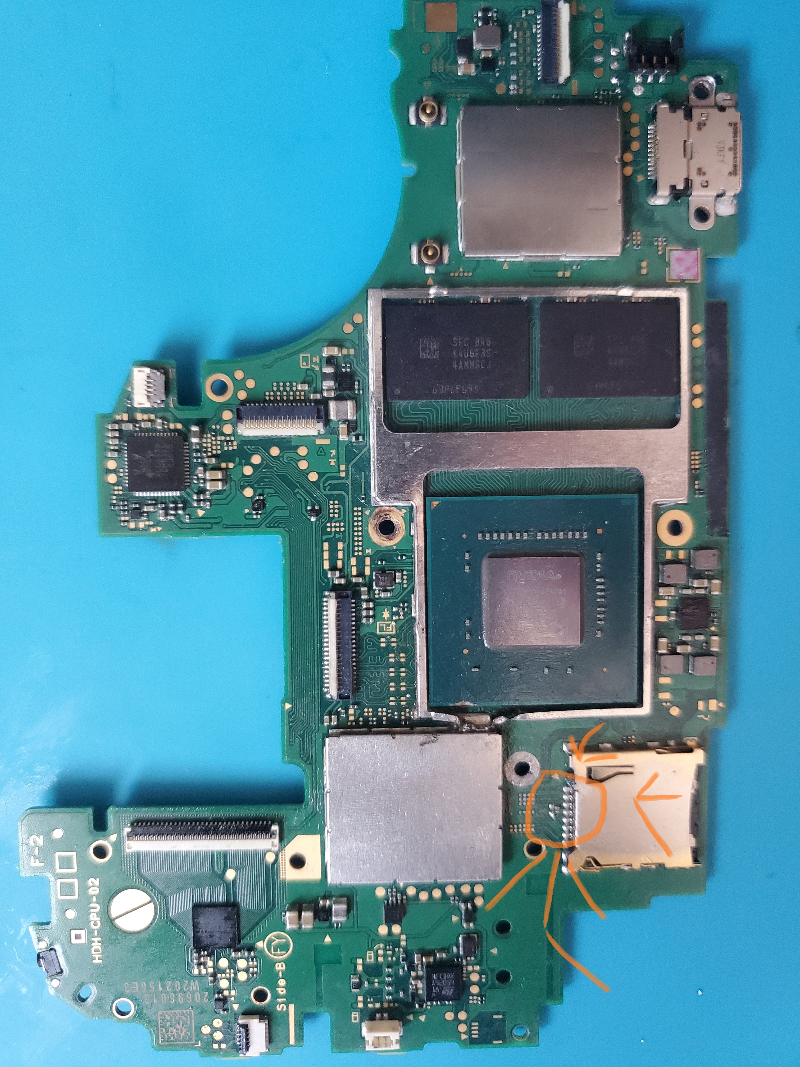 Switch Lite motherboard missing a cap from the microsd reader | GBAtemp.net  - The Independent Video Game Community