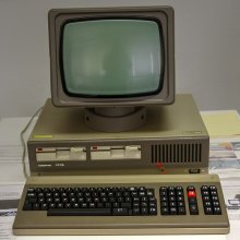 800px-Radebeul-DDR-Museum-PersonalComputer-robotron-1715-pCOAn-12-08-2012-1345.jpg
